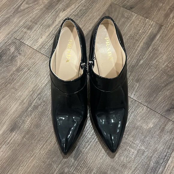 Beautiful Prada patent leather, pointy-toe booties! Size IT 38.5 / US 8. - Picture 2 of 8